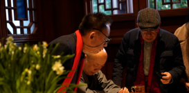 蛇年初二龙华寺与网友参禅斗诗---易中天